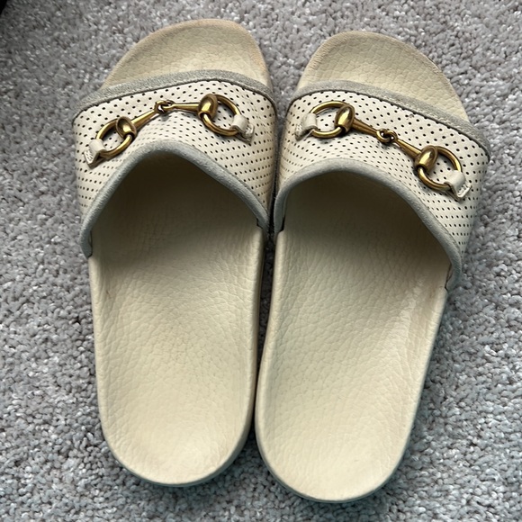 Gucci Womens off white leather and rubber horsebit flat slides size 35 - Picture 3 of 6